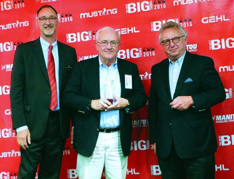 Manitou presents 2015 Top Dealer award