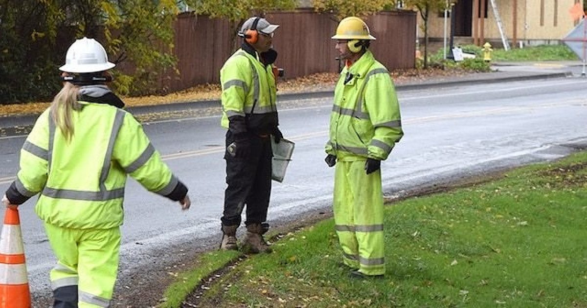 4 Ways to Save Lives During Traffic Awareness Month | Dig Different