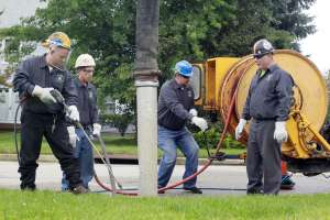 Hydroexcavation teamwork