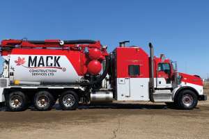 Mack tridrive hydrovac